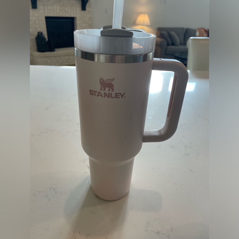 Pre-loved 40 oz. Stanley Tumbler | Rose Quartz